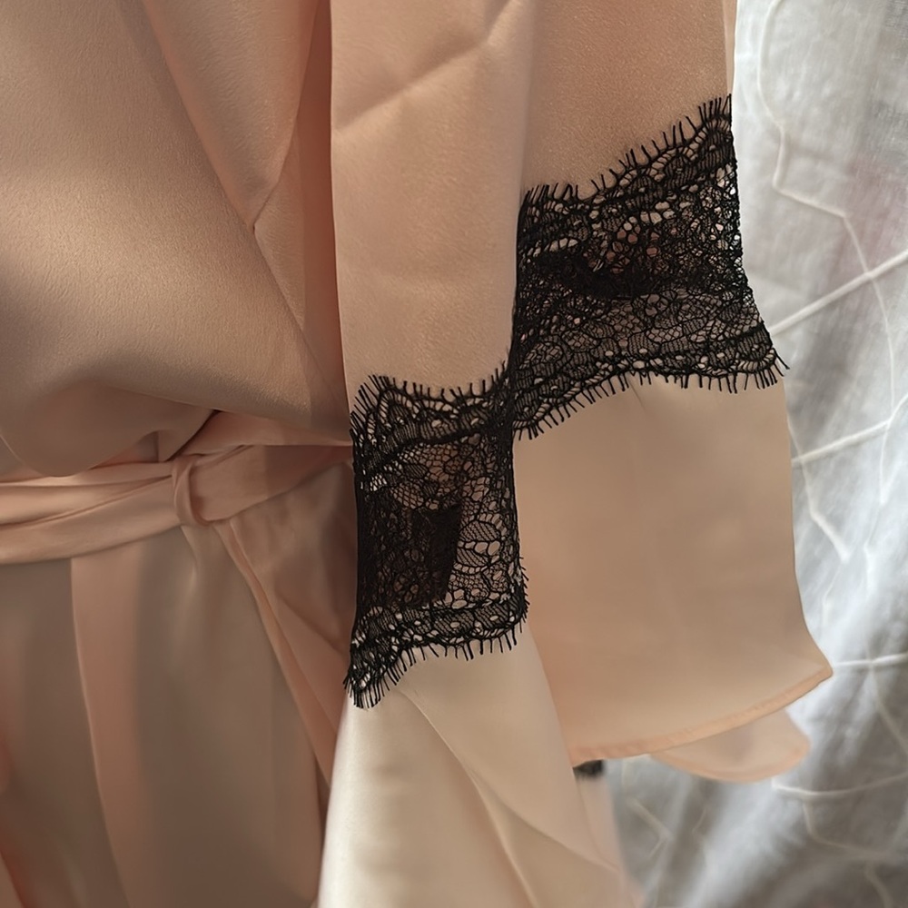 NEW Victoria’s Secret Robe With Black Lace Detail—Size XL- XXL - Picture 4 of 8